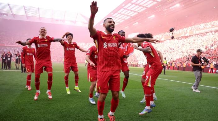 Liverpool thrash Tottenham to secure Premier League title