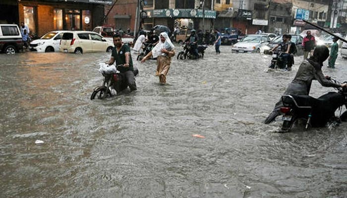 Fresh rainfall hits Karachi, intensity likely to ease by tonight