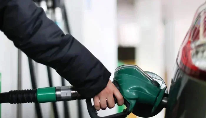Govt keeps petrol price unchanged, slashes diesel by Rs3 per litre
