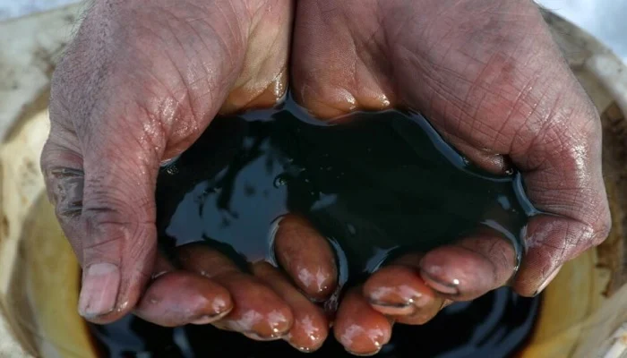 Crude oil jumps 6% as Iran strikes ships, ignites Emirati port, squeezes Hormuz flows